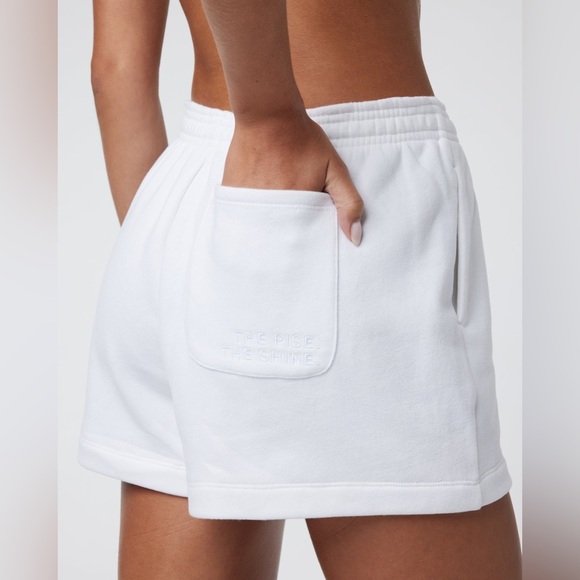 Vuori Women's Sedona Sport Crew White Pullover Sweatshirt and shorts set - Picture 4 of 10